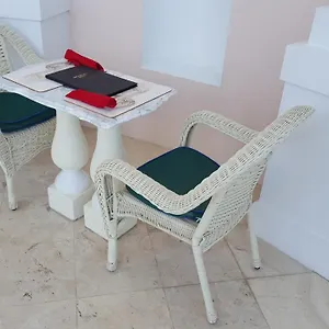 Hotel Ocean West Boutique, Nassau