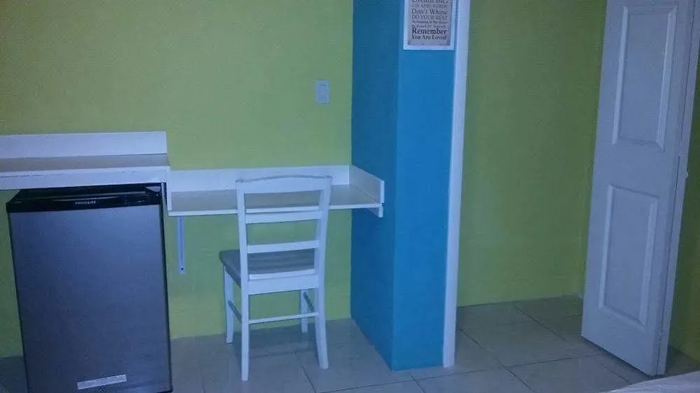 Carlas Cottage Nassau 3*,